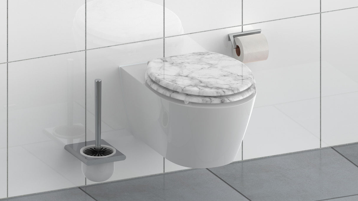 Mönstrad toalettsits universal med trĂ€kĂ€rna - BĂTTRE. CC-mĂ„tt: 130-185mm LĂ€ngd: 425-475mm Bredd: 375mm.