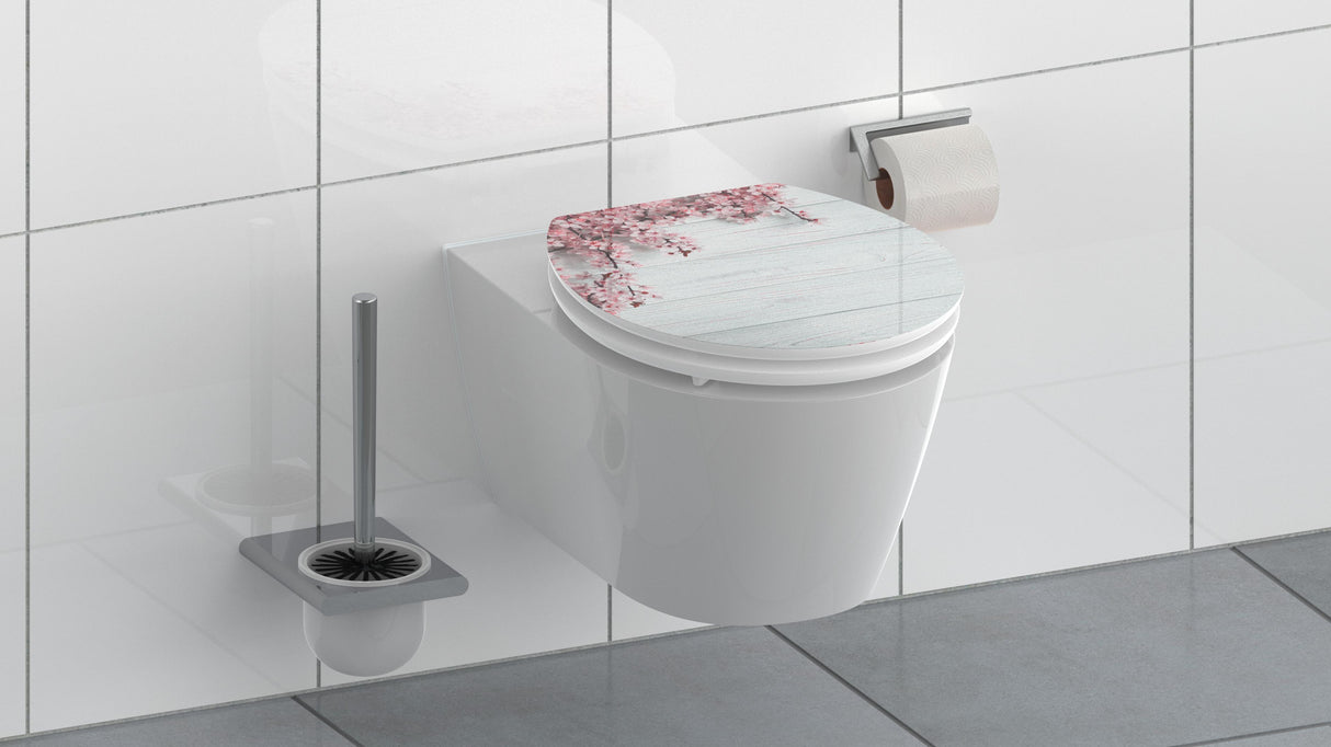 Högblank mönstrad toalettsits universal med trĂ€kĂ€rna - BĂTTRE. CC-mĂ„tt: 130-185mm LĂ€ngd: 425-475mm Bredd: 370mm.