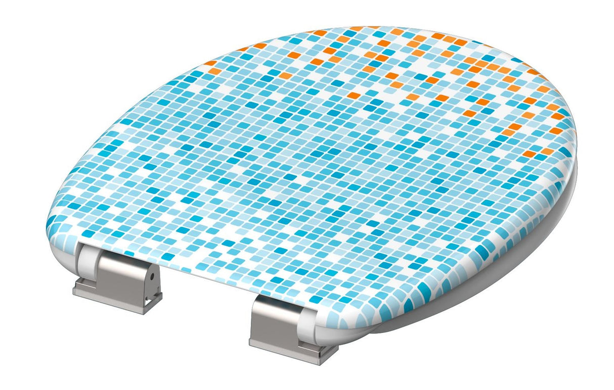 Mönstrad toalettsits universal i Duroplast - BĂTTRE. CC-mĂ„tt: 125-210mm LĂ€ngd: 445mm Bredd: 372mm.