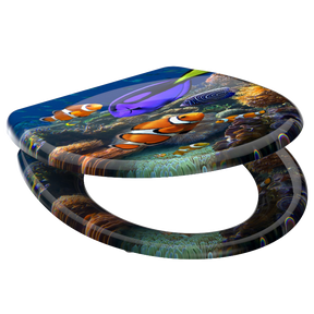 Mönstrad toalettsits universal i Duroplast - BÄST. CC-mått: 90-190mm Längd: 405-460mm Bredd: 375mm.